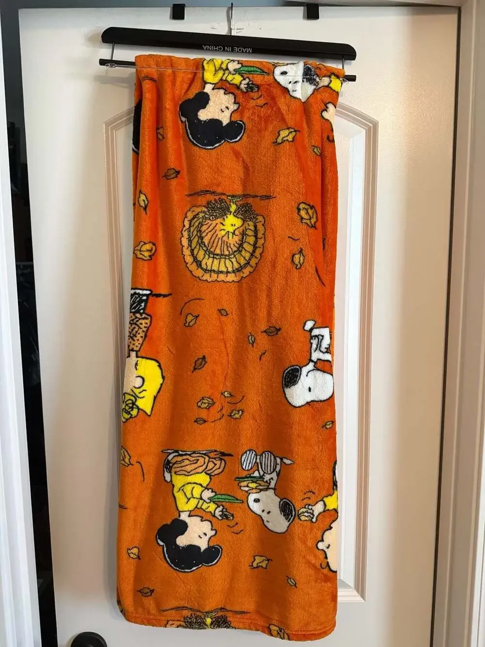Peanuts Snoopy Thanksgiving Fall Leaves Soft Plush Throw Blanket 50 in x 70 in